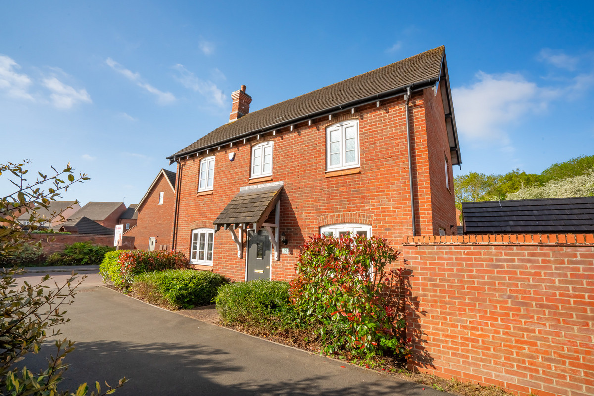3 bedroom Detached house For Sale