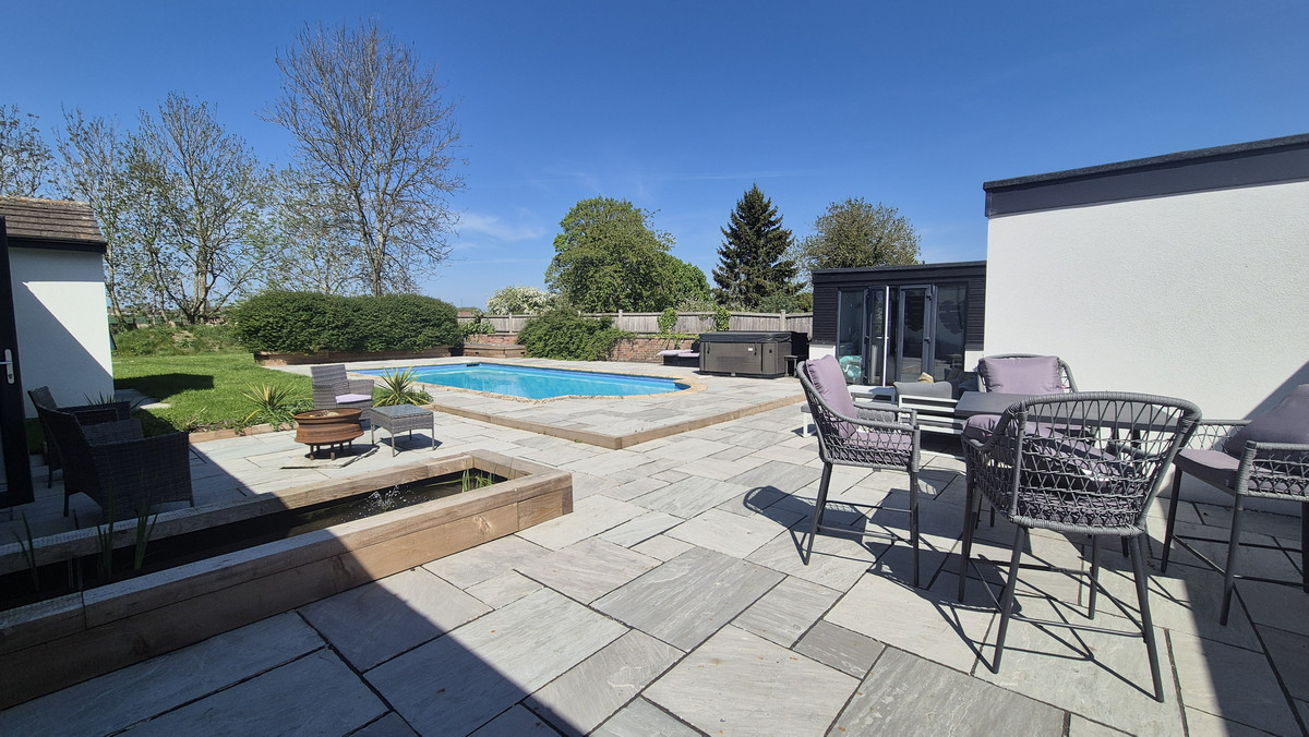 5 bedroom House (unspecified) For Sale