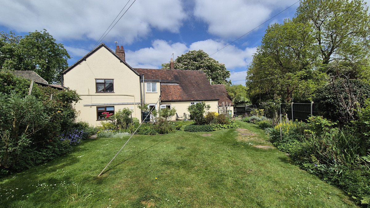 6 bedroom House (unspecified) For Sale