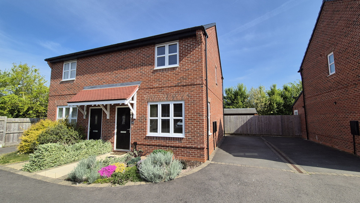 2 bedroom House (unspecified) For Sale