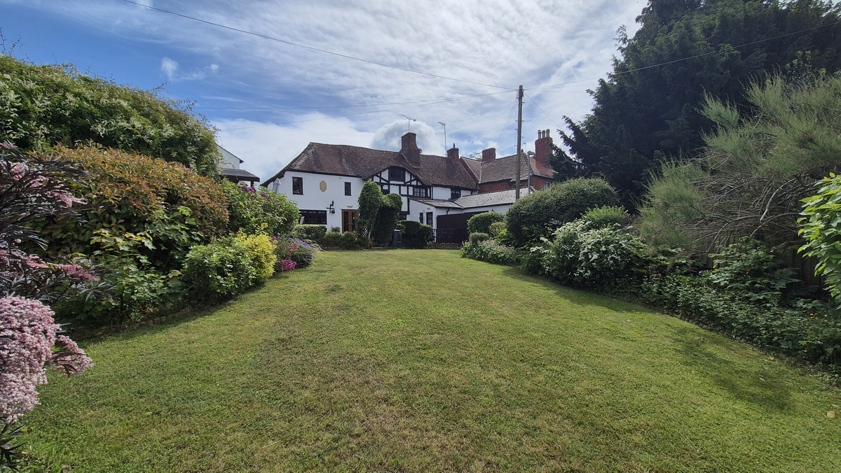 5 bedroom House (unspecified) For Sale
