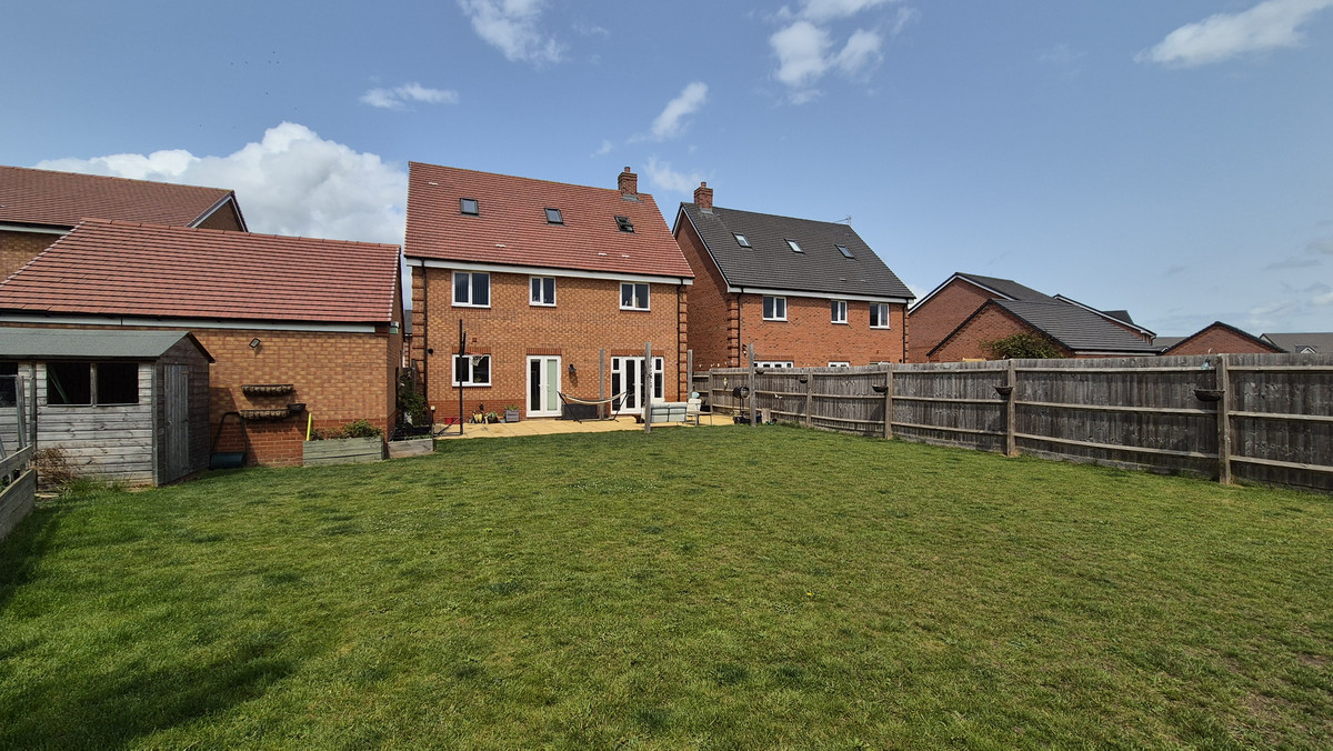 5 bedroom House (unspecified) For Sale