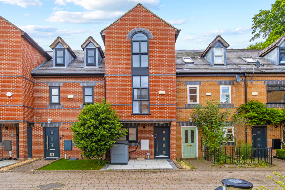 3 bedroom Town house For Sale
