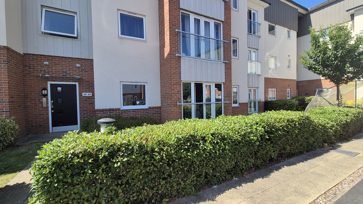 2 bedroom House (unspecified) For Sale