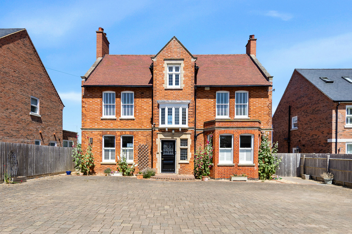 7 bedroom Detached house For Sale