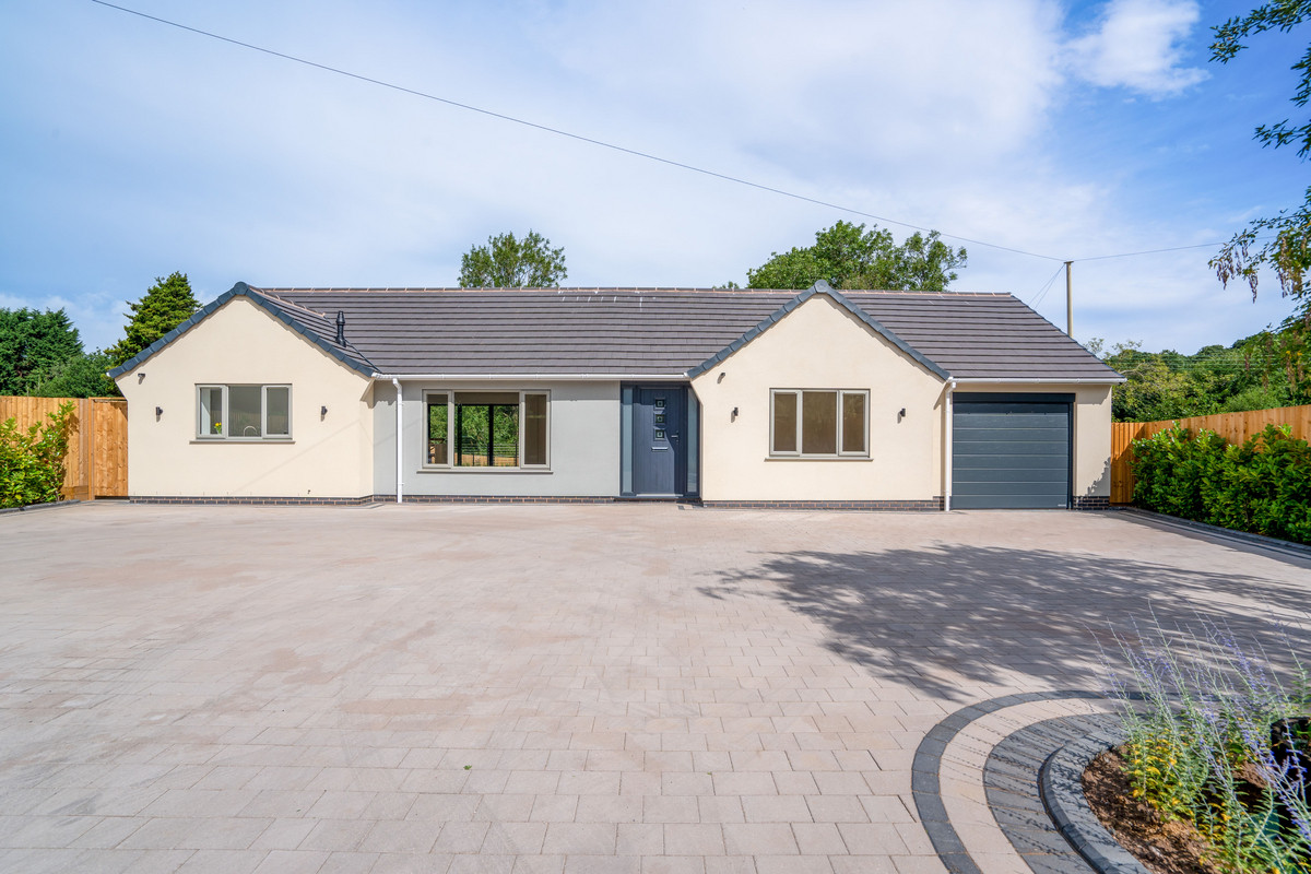 3 bedroom Detached house For Sale