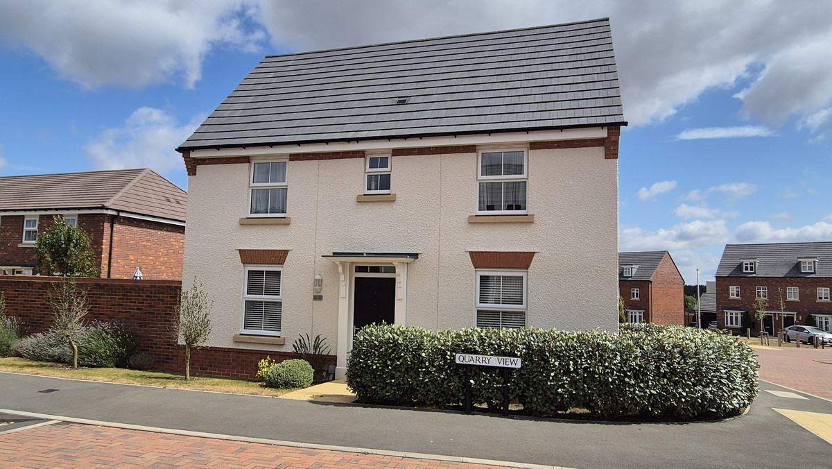 3 bedroom Detached house For Sale