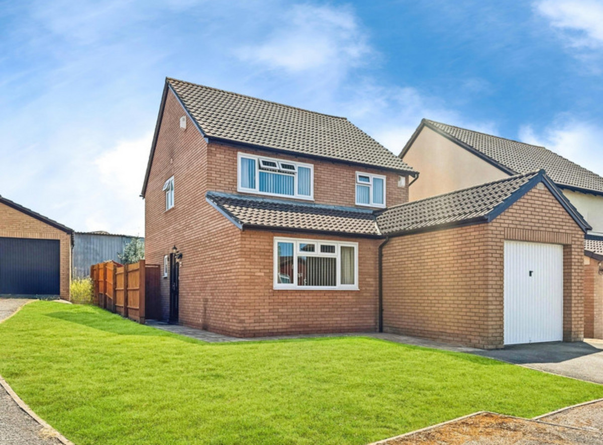 4 bedroom Detached house For Sale