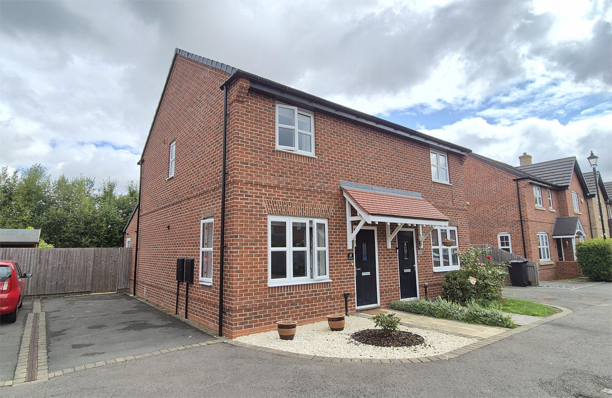 2 bedroom Detached house For Sale
