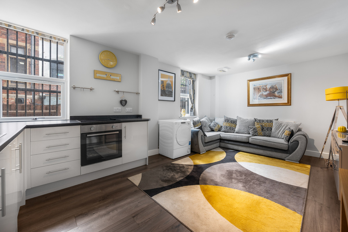 1 bedroom Ground floor flat For Sale