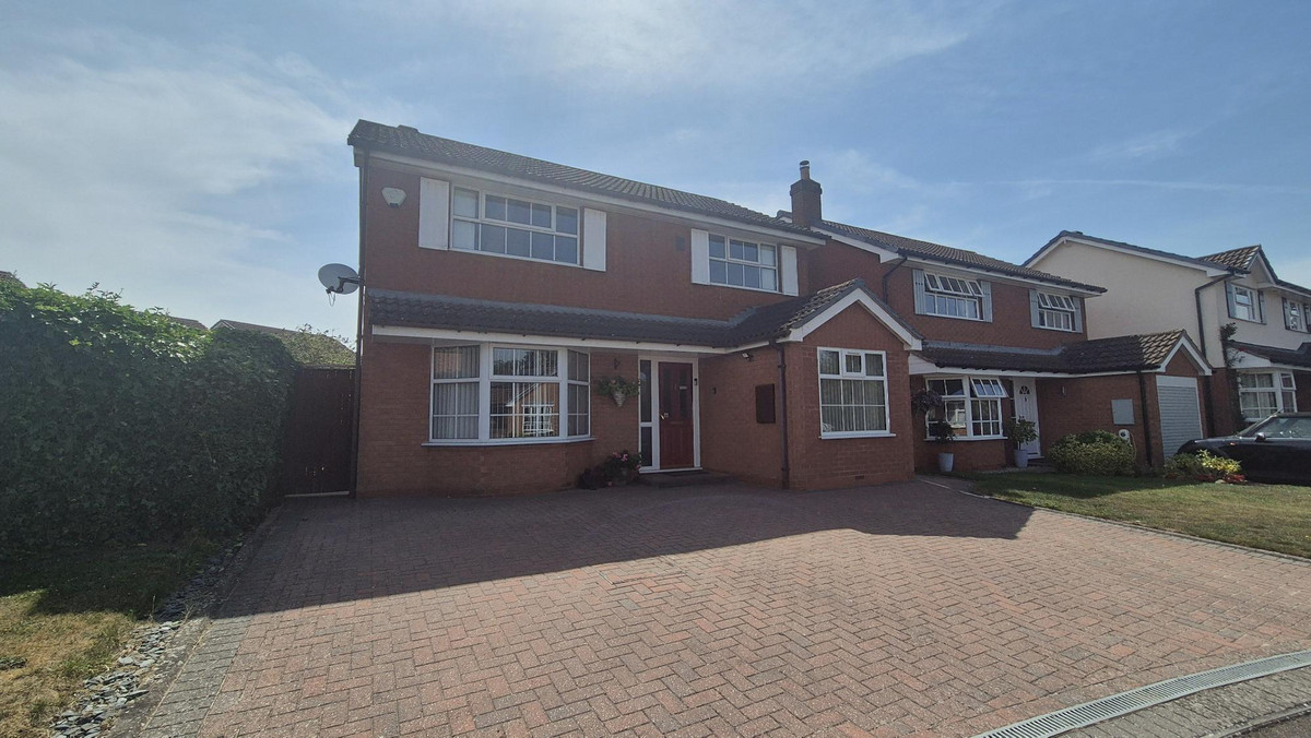 4 bedroom House (unspecified) For Sale