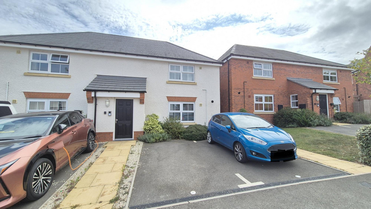 1 bedroom House (unspecified) For Sale