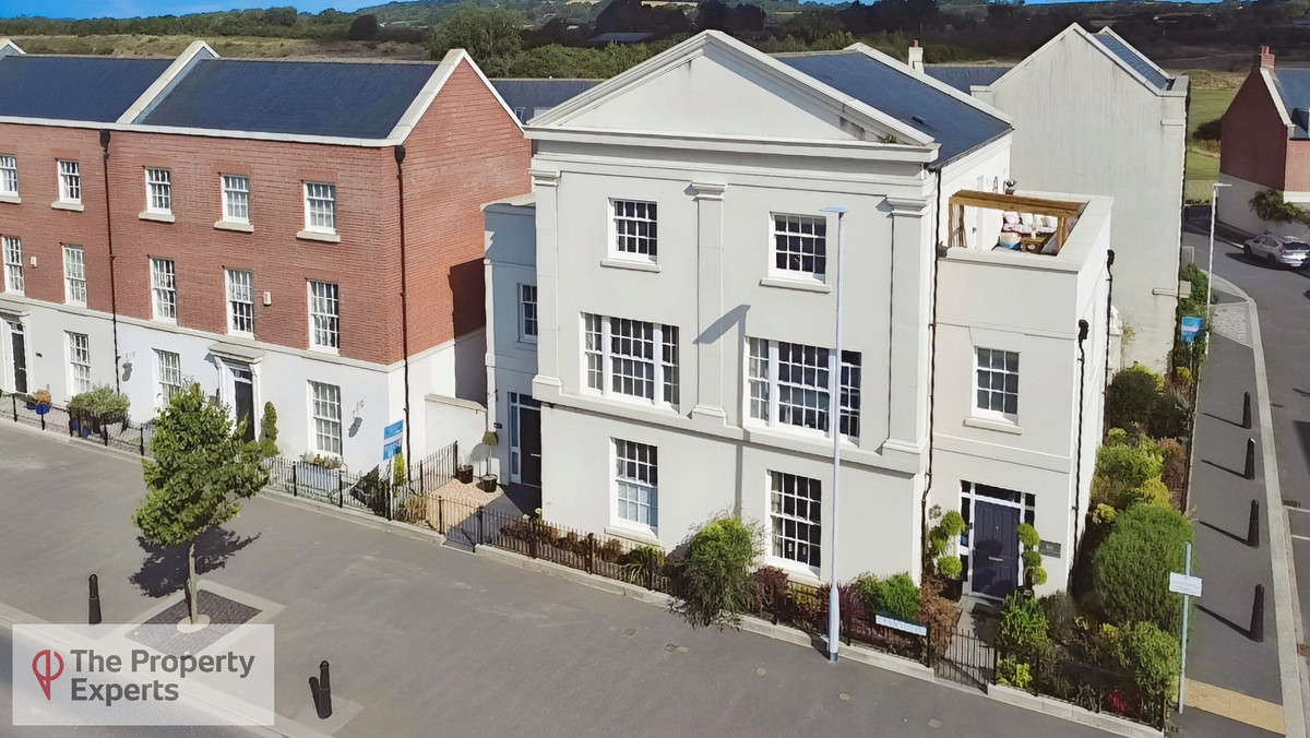4 bedroom Semi-detached house For Sale