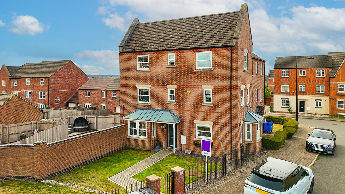 4 bedroom Semi-detached house For Sale