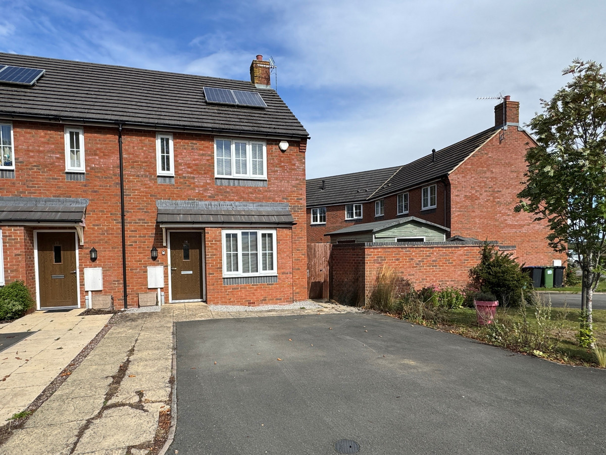 2 bedroom Semi-detached house For Sale