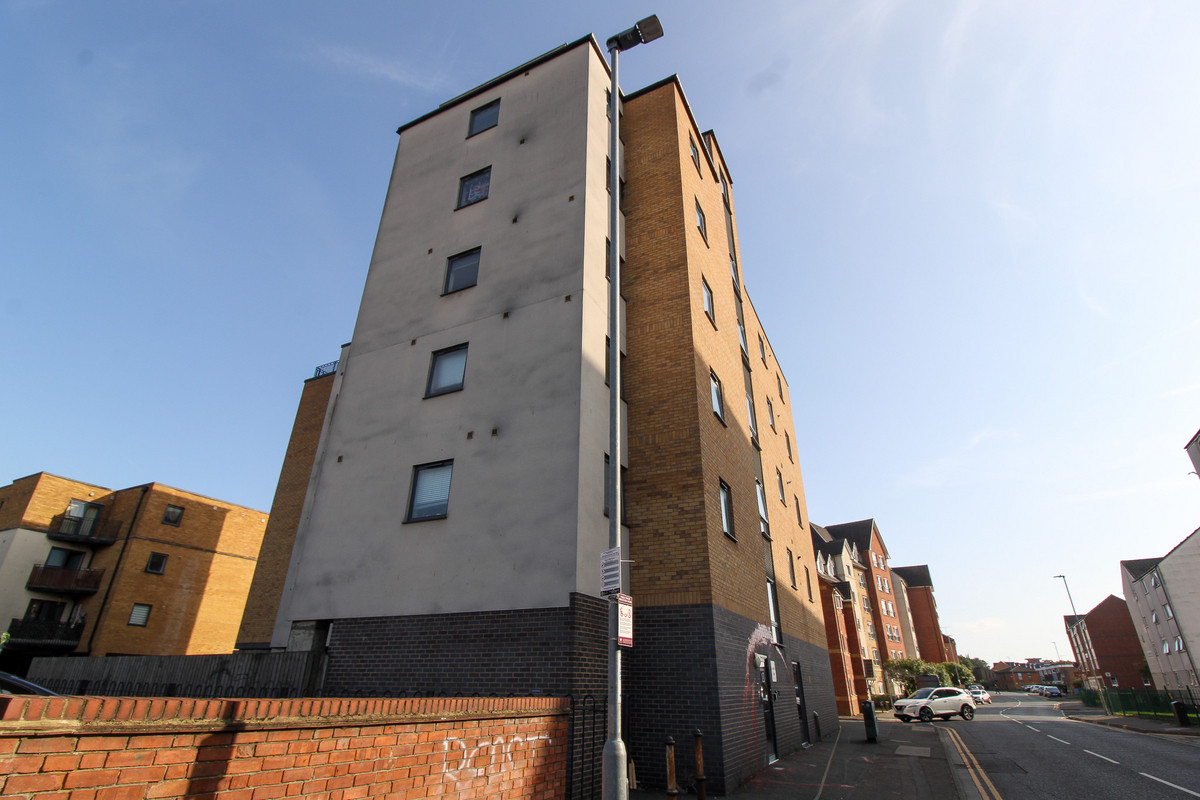 1 bedroom Apartment For Sale