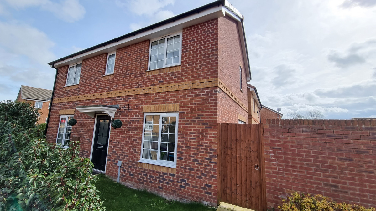 3 bedroom Detached house For Sale