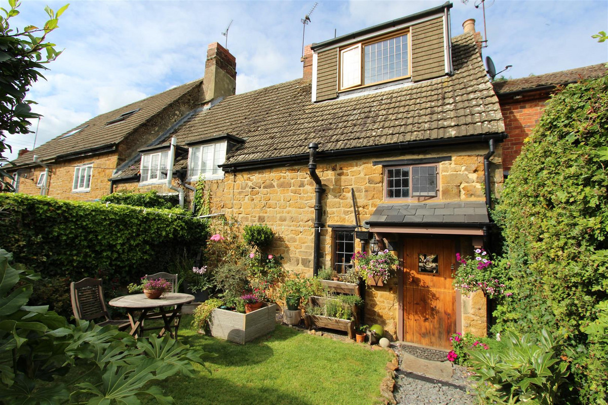 2 bedroom House (unspecified) For Sale