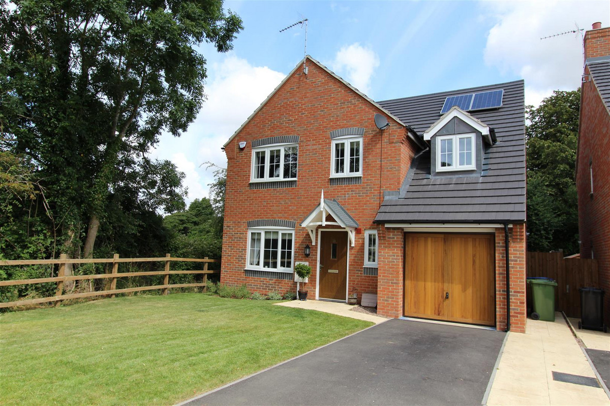 4 bedroom House (unspecified) For Sale