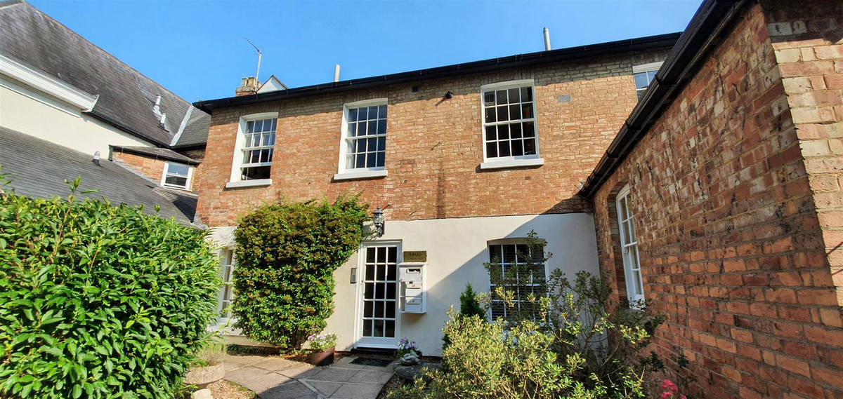 2 bedroom House (unspecified) For Sale