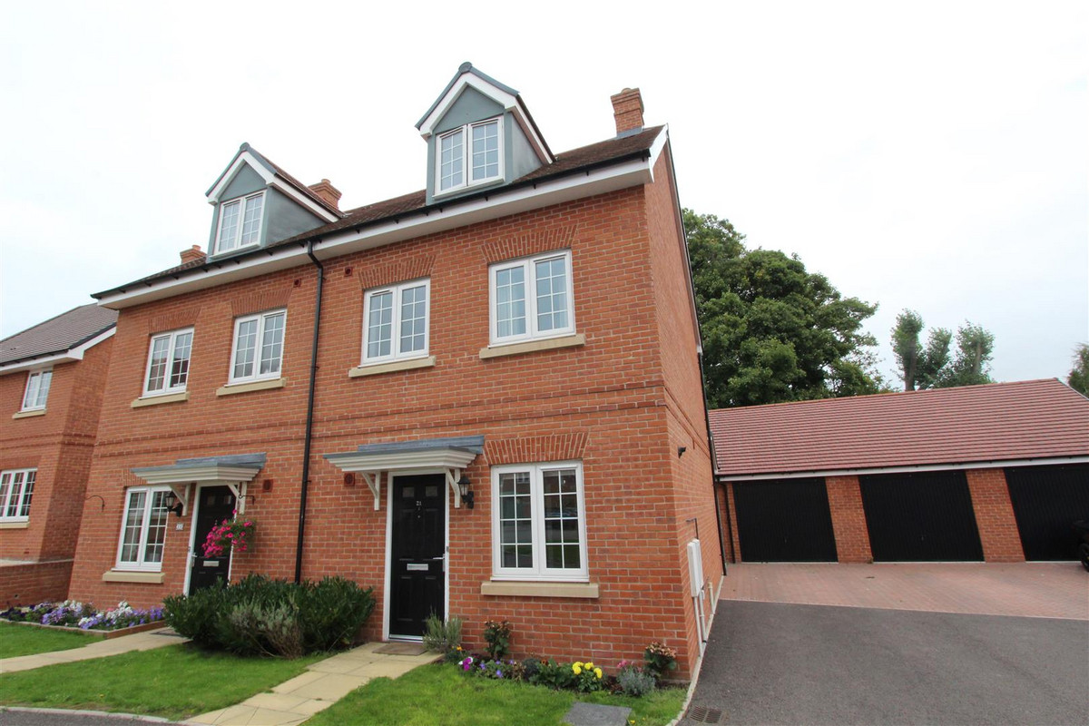 4 bedroom House (unspecified) For Sale