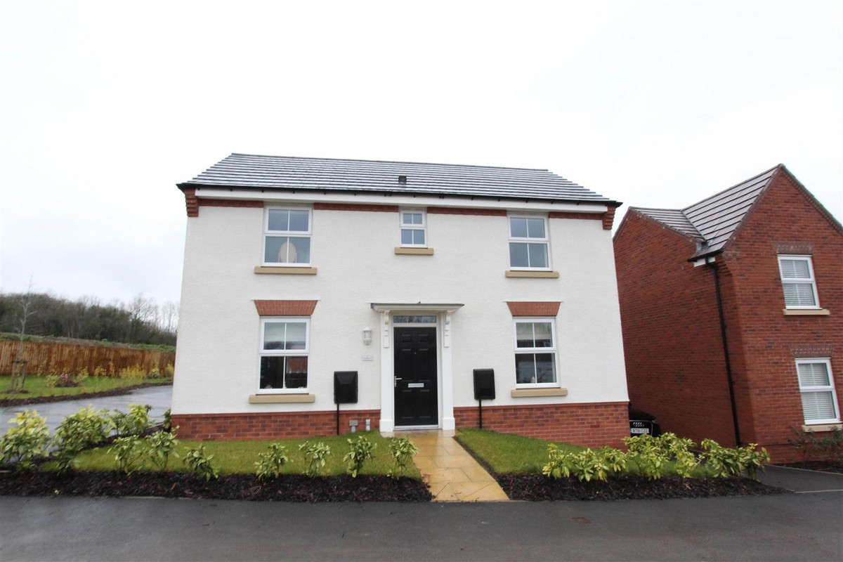 3 bedroom Detached house For Sale