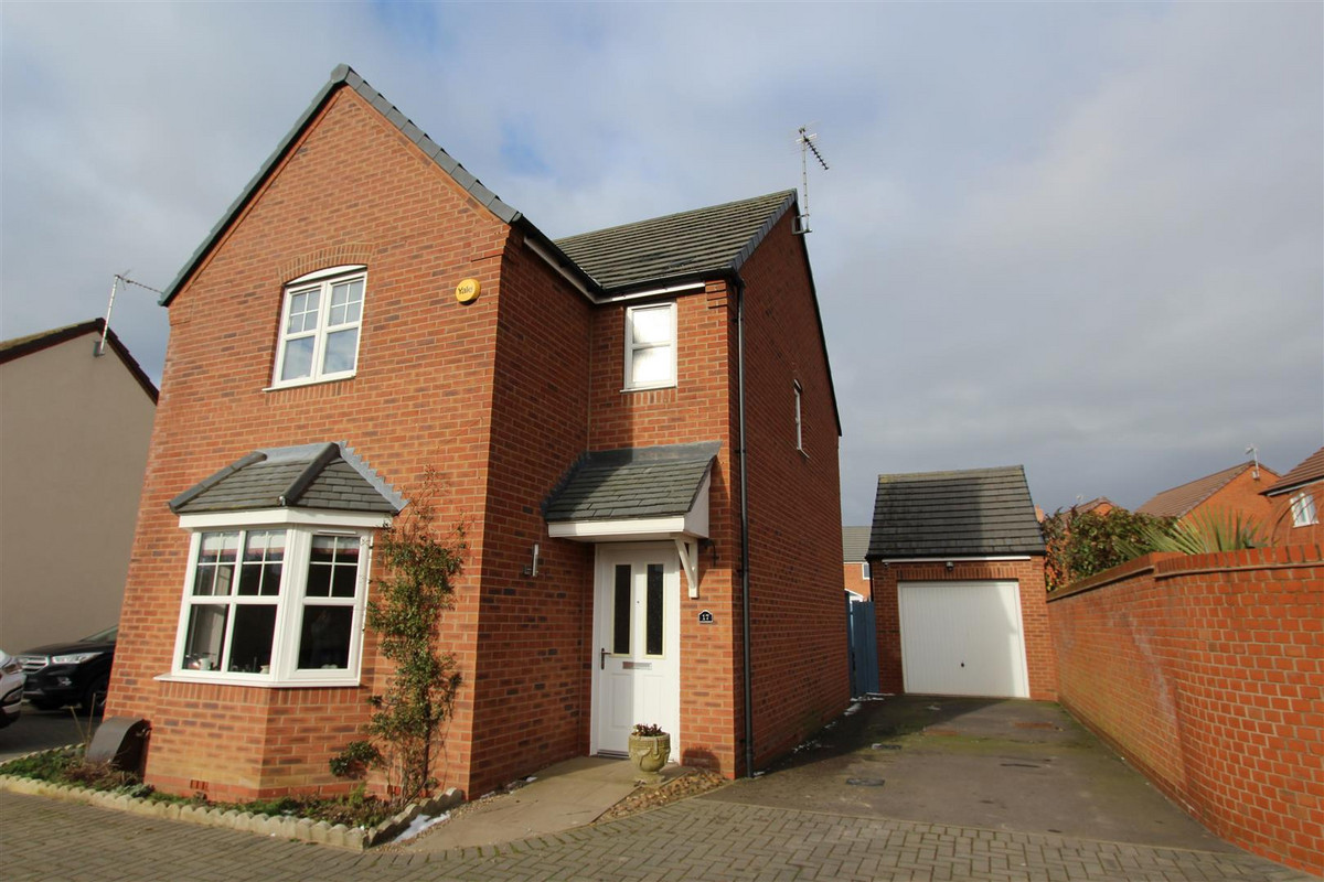 3 bedroom Detached house For Sale