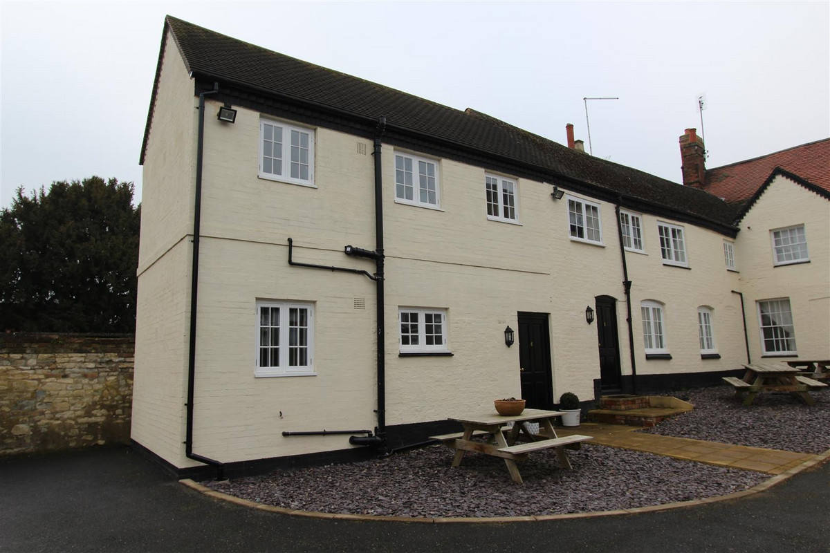 1 bedroom House (unspecified) For Sale