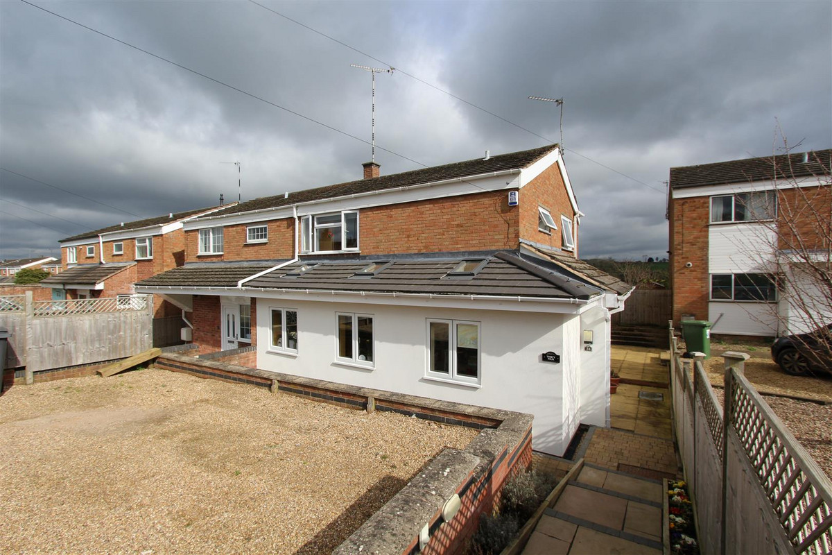 2 bedroom House (unspecified) For Sale