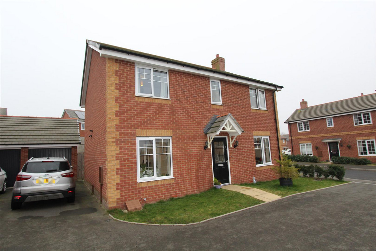 4 bedroom Detached house For Sale
