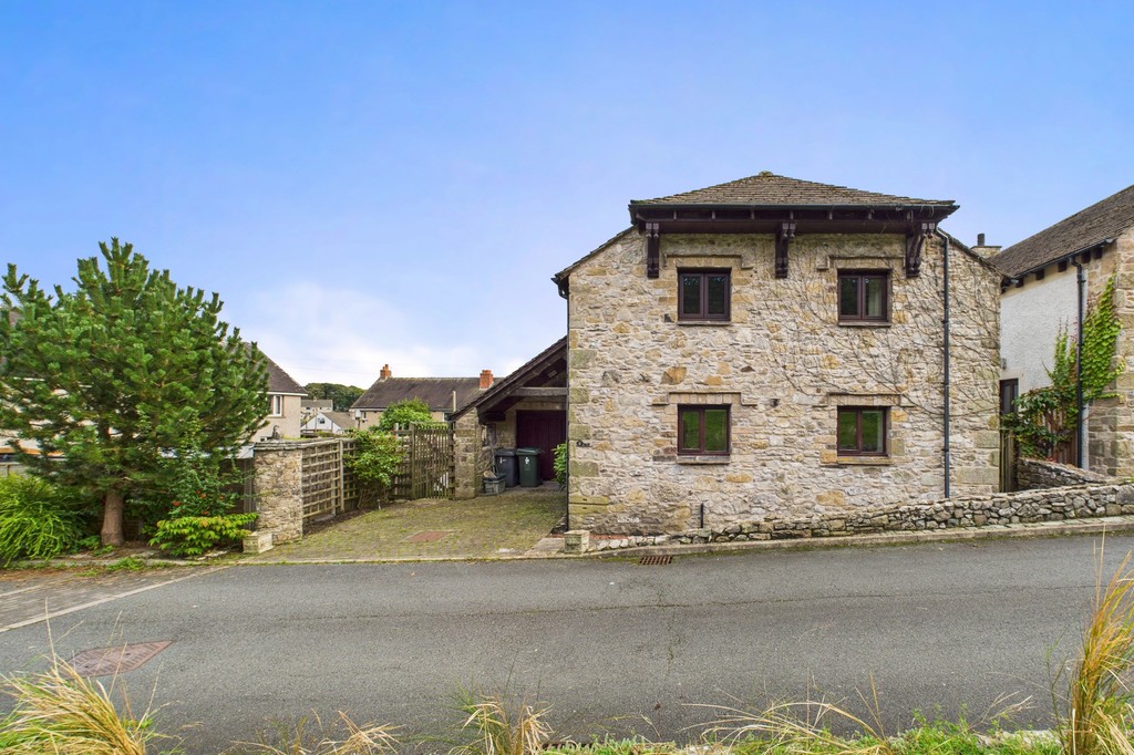 3 bedroom Link detached house For Sale