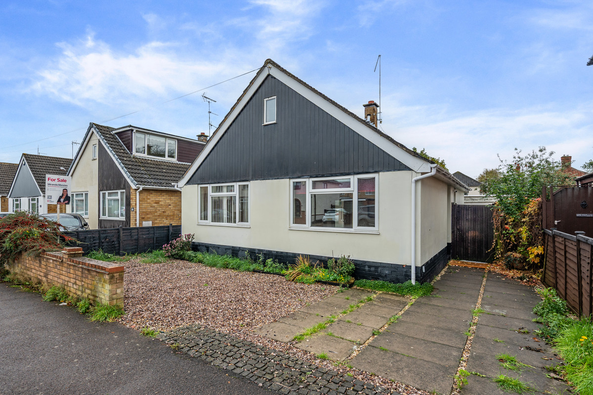 2 bedroom Detached house For Sale