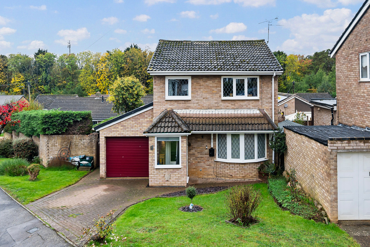 3 bedroom Detached house For Sale