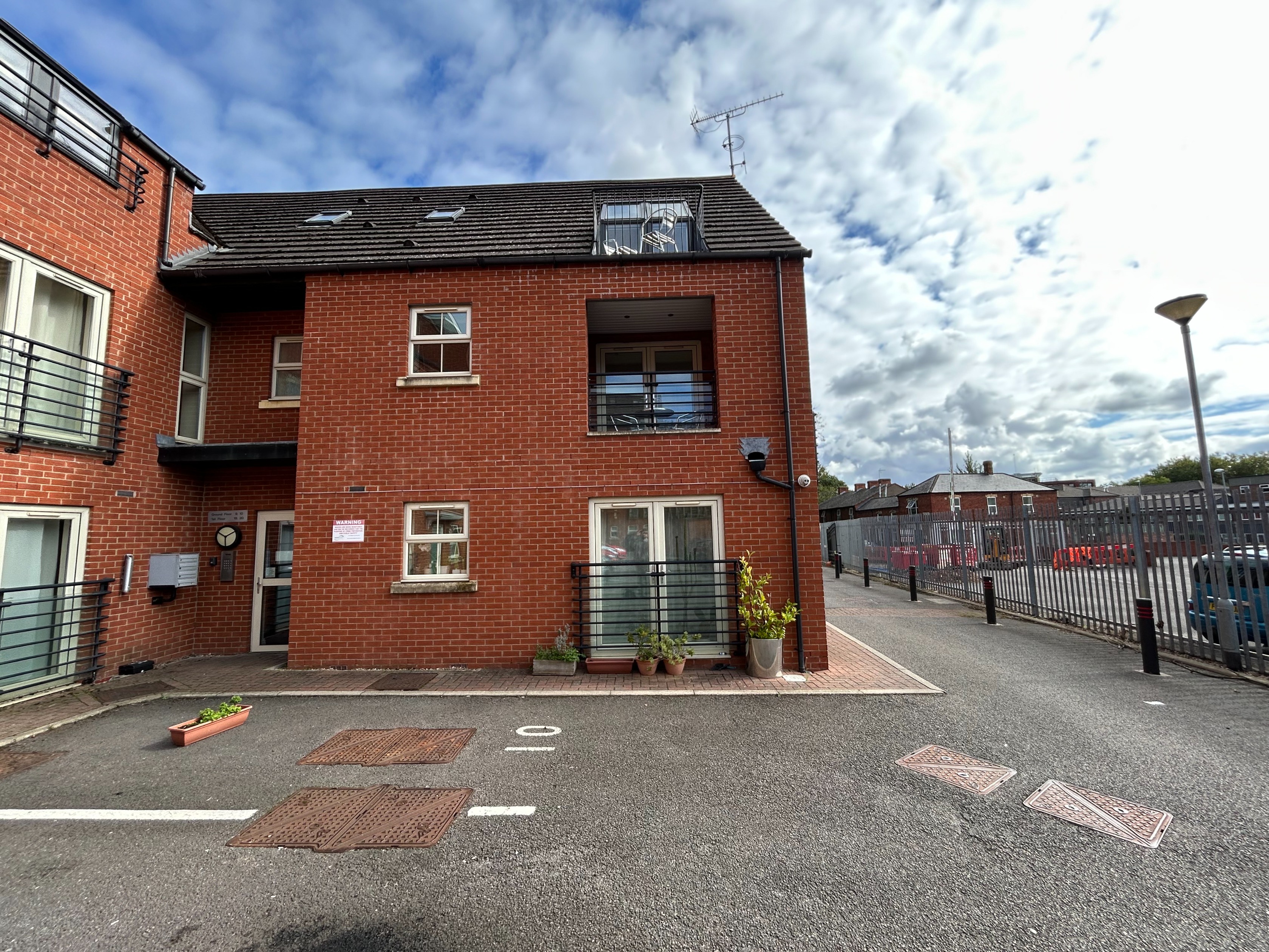 4 bedroom Flat For Sale
