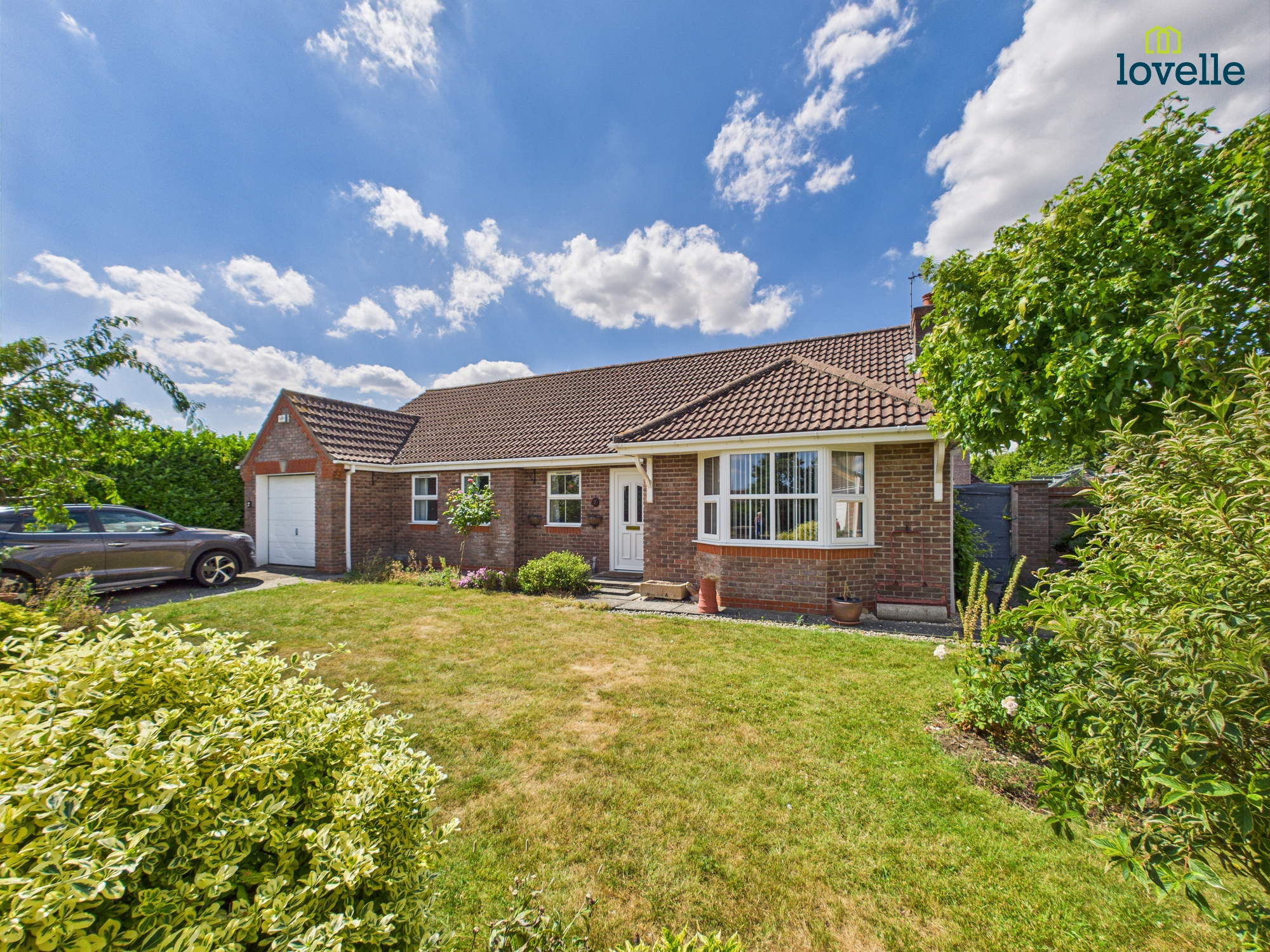 3 bedroom Detached bungalow For Sale