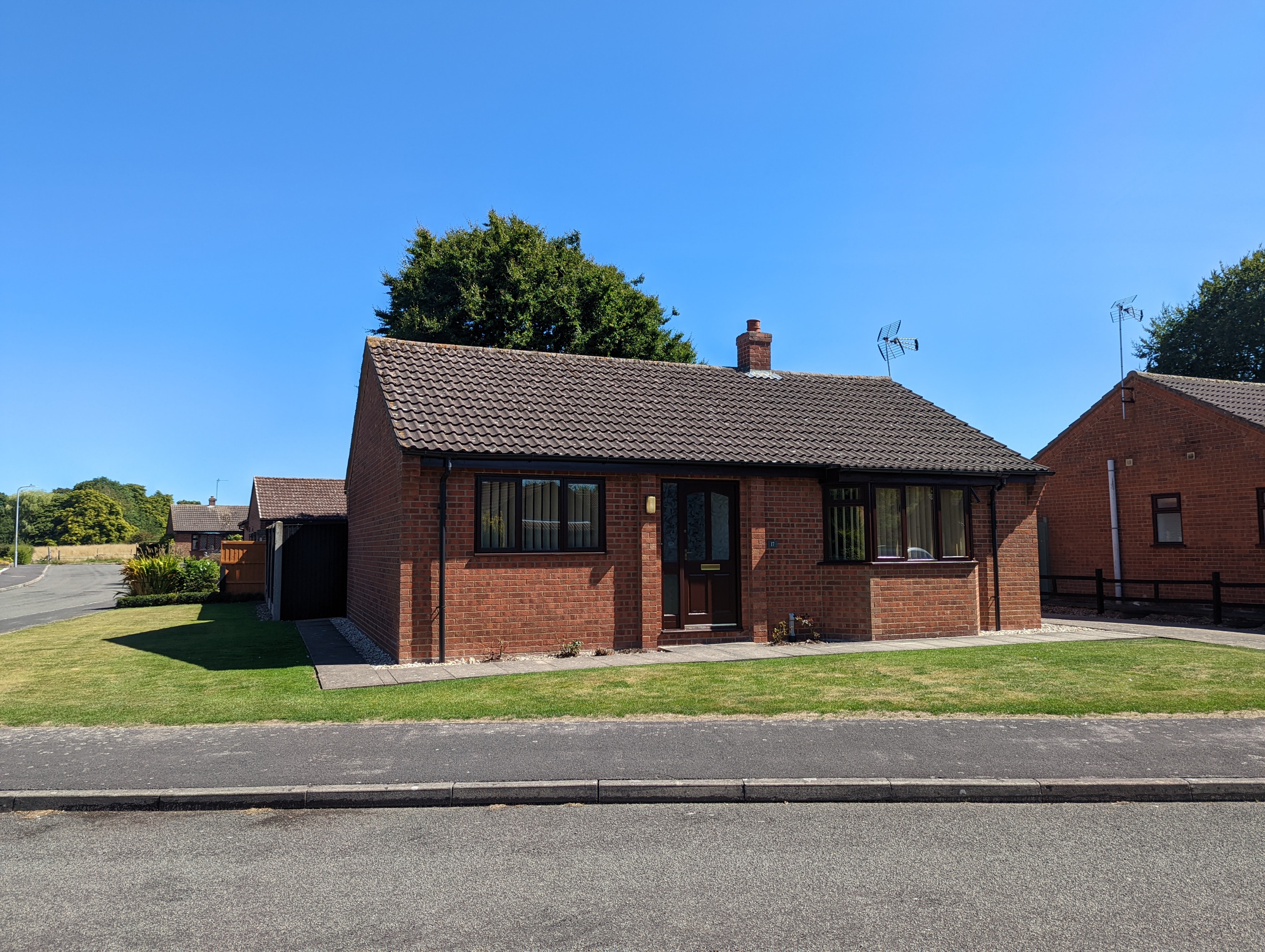 2 bedroom Detached bungalow For Sale