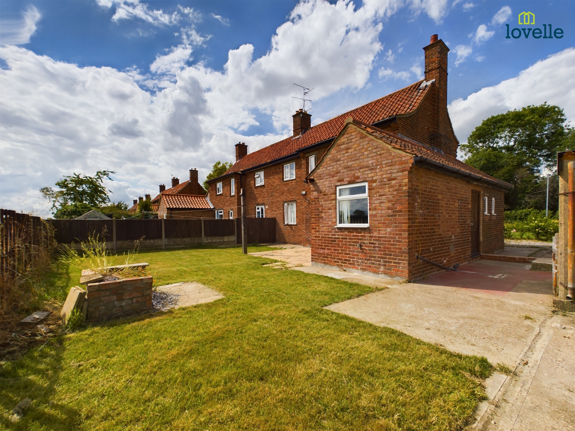3 bedroom Semi-detached house For Sale