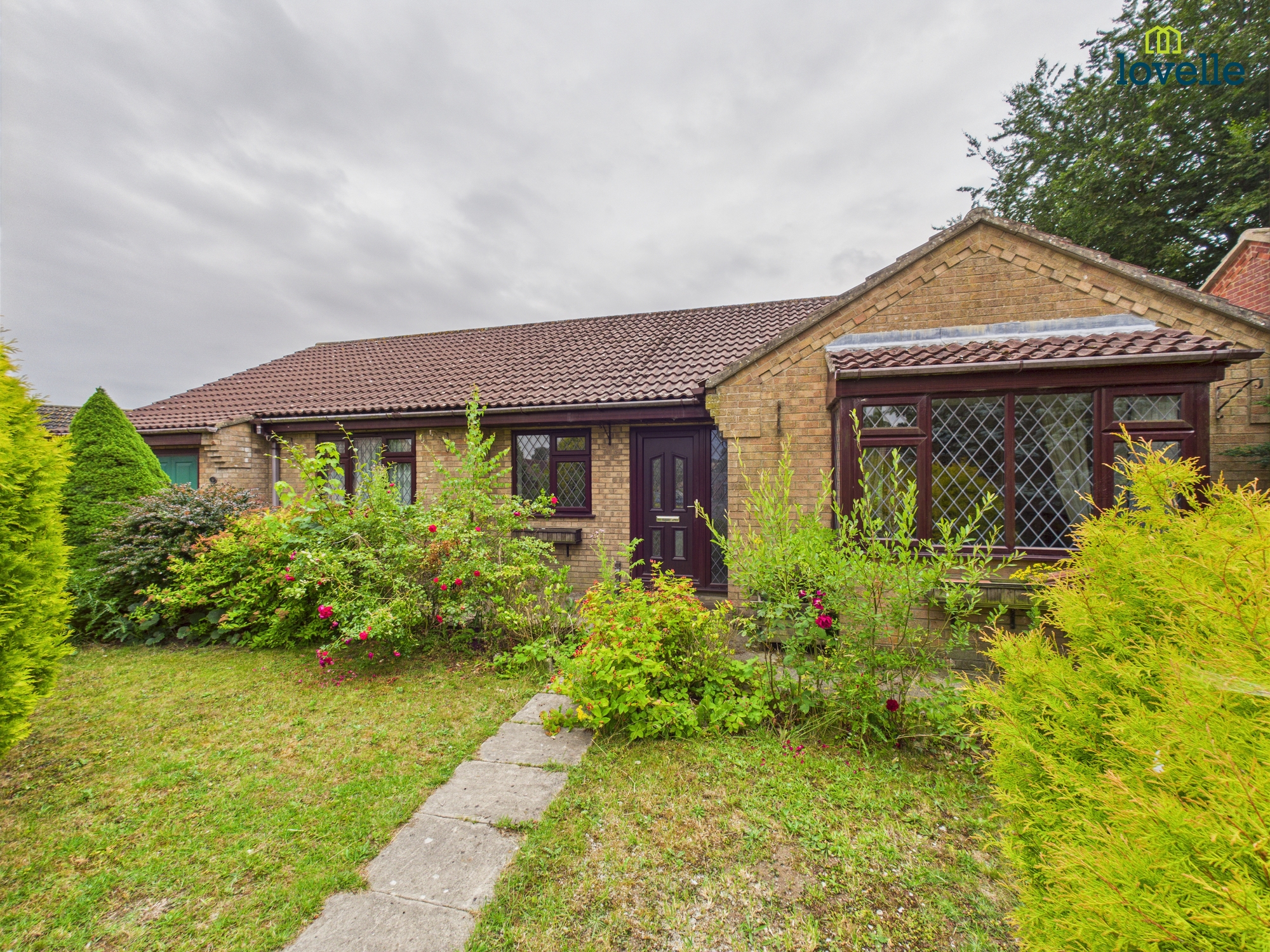 3 bedroom Detached bungalow Under Offer