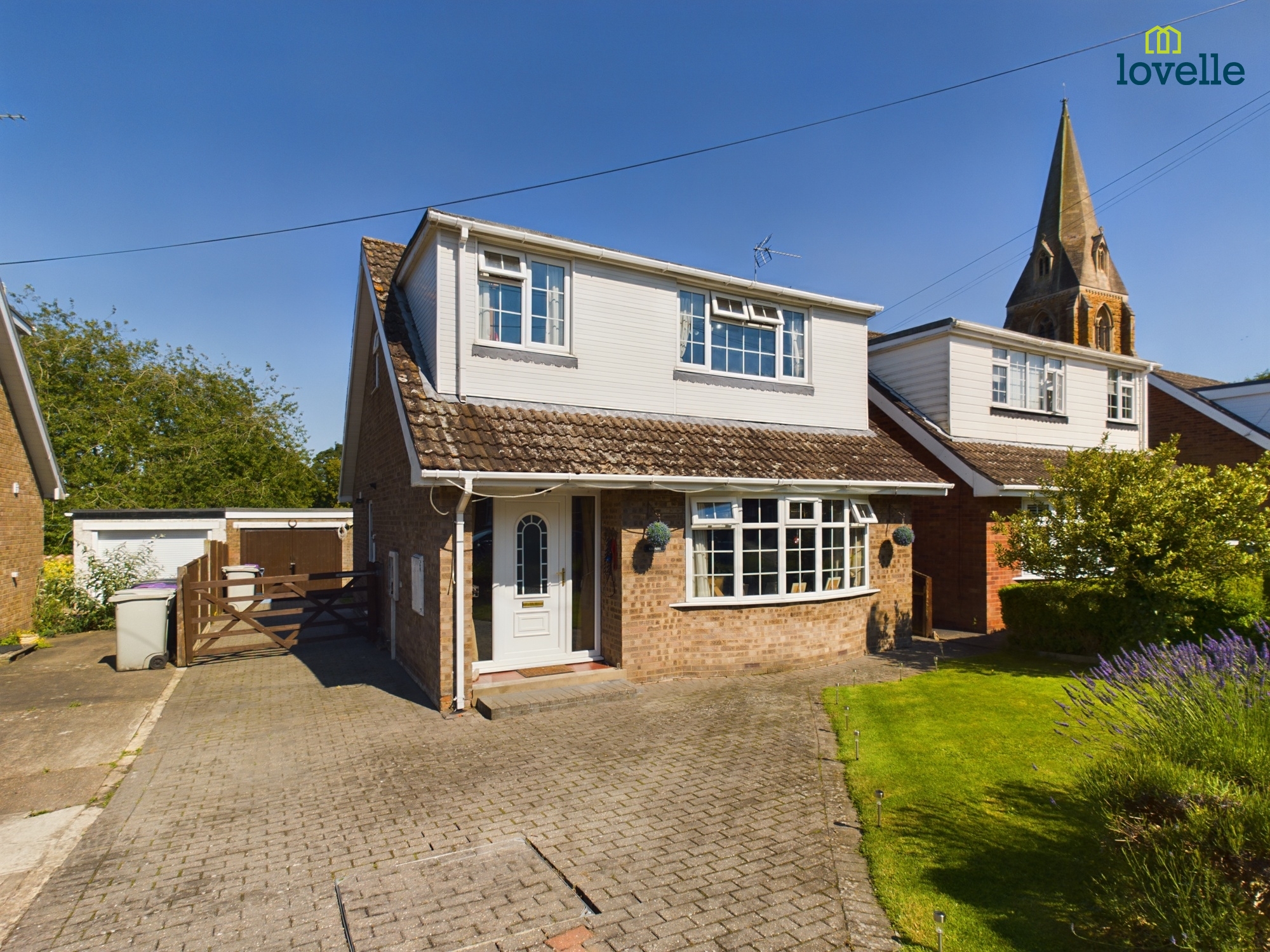 3 bedroom Detached house For Sale