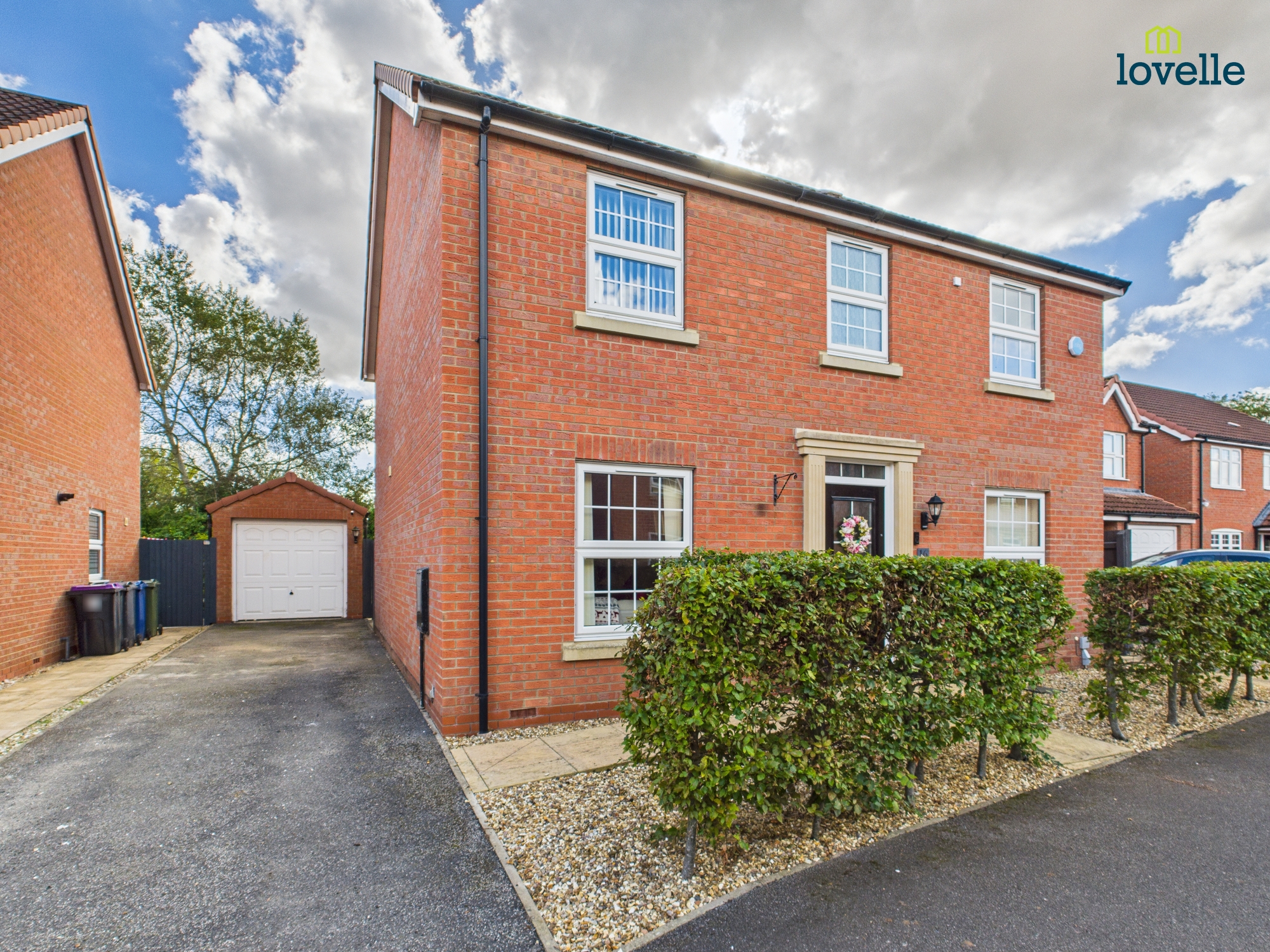 4 bedroom Detached house Under Offer