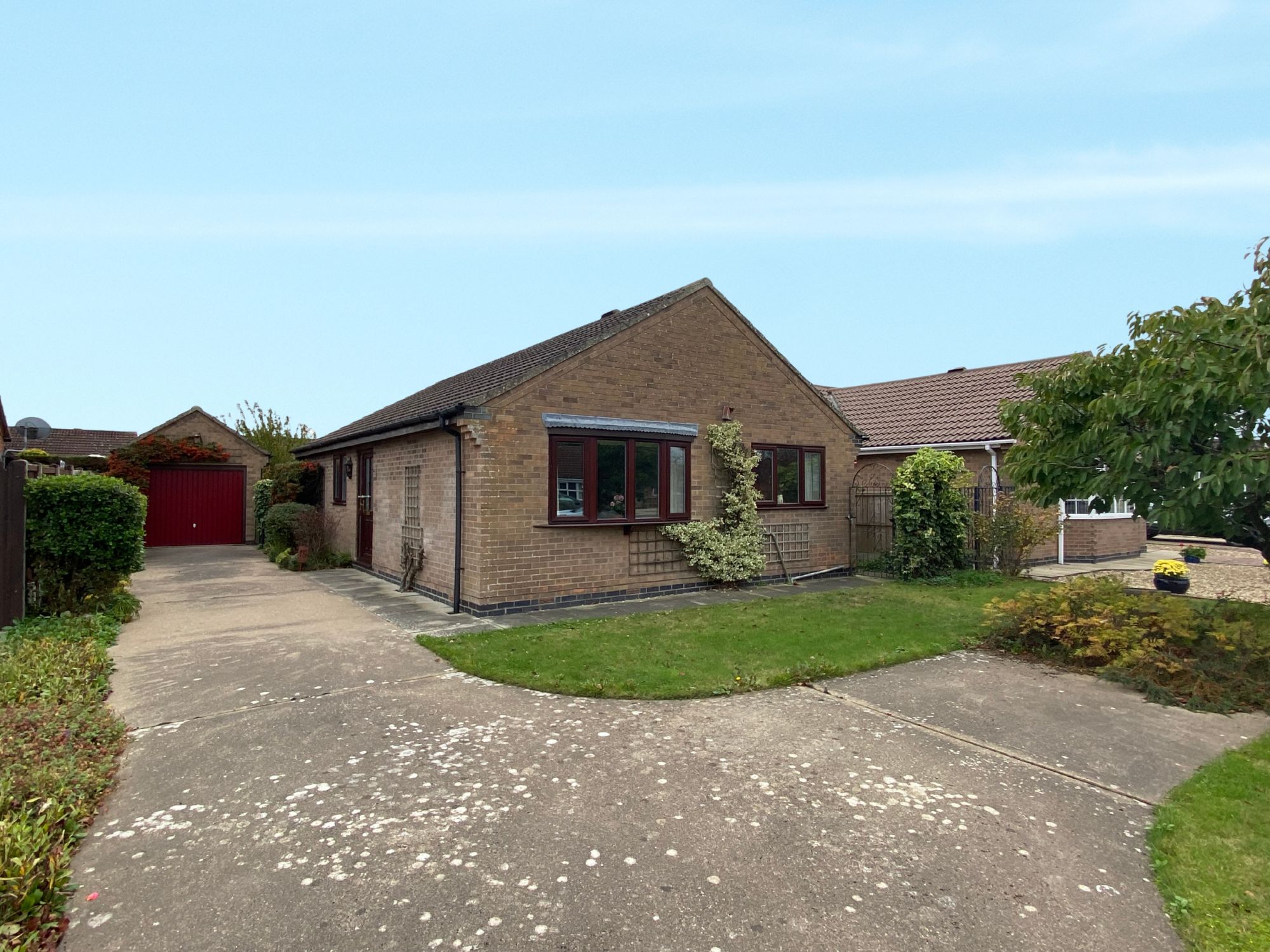 2 bedroom Detached bungalow For Sale