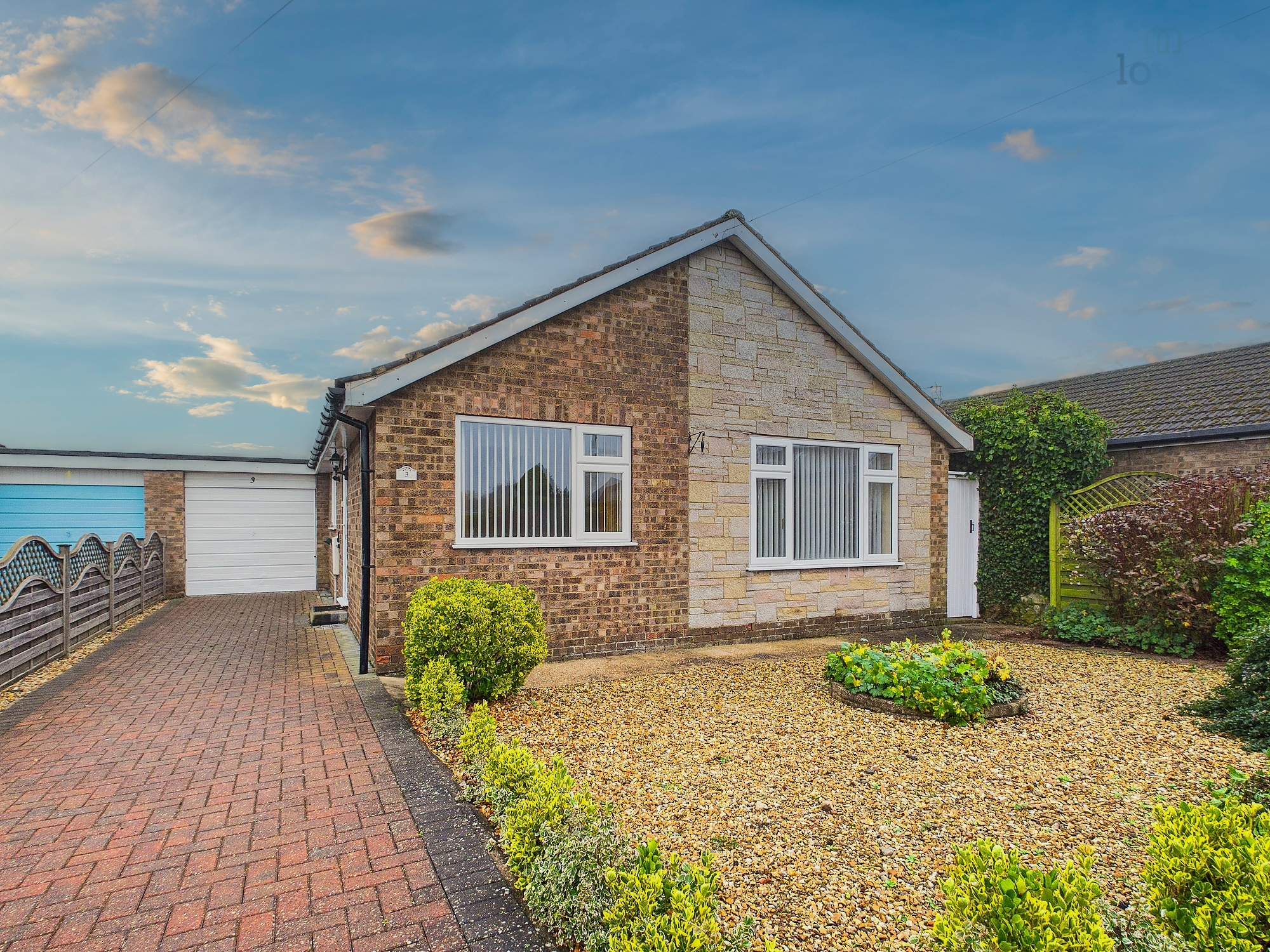 3 bedroom Detached bungalow For Sale