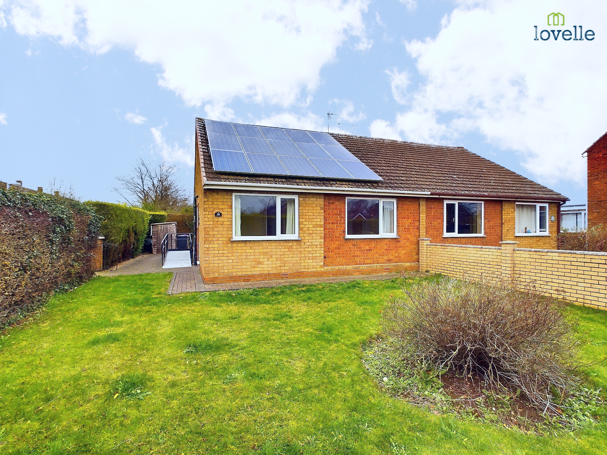 2 bedroom Detached bungalow Under Offer