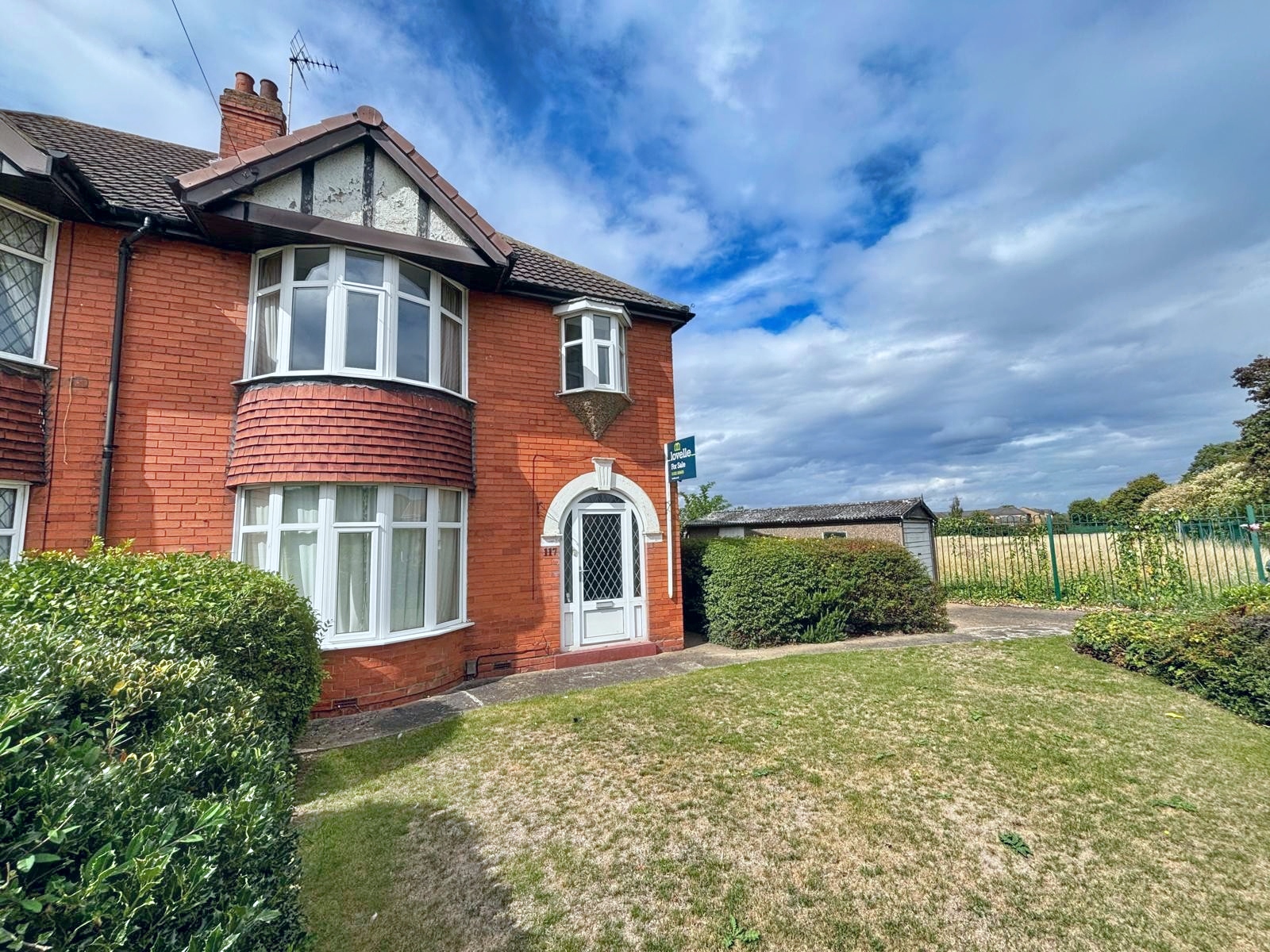 3 bedroom Semi-detached house Under Offer