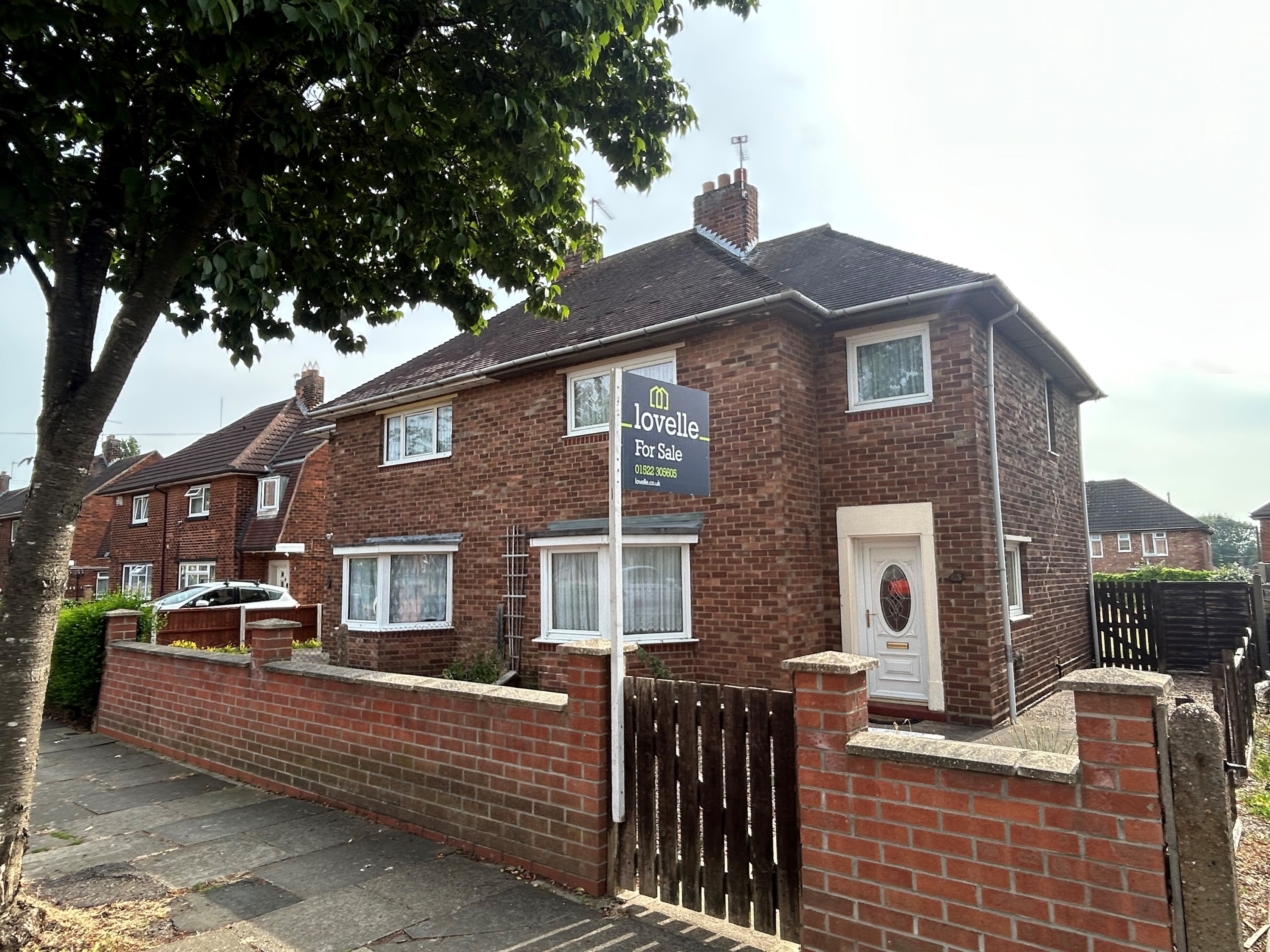 3 bedroom Semi-detached house For Sale