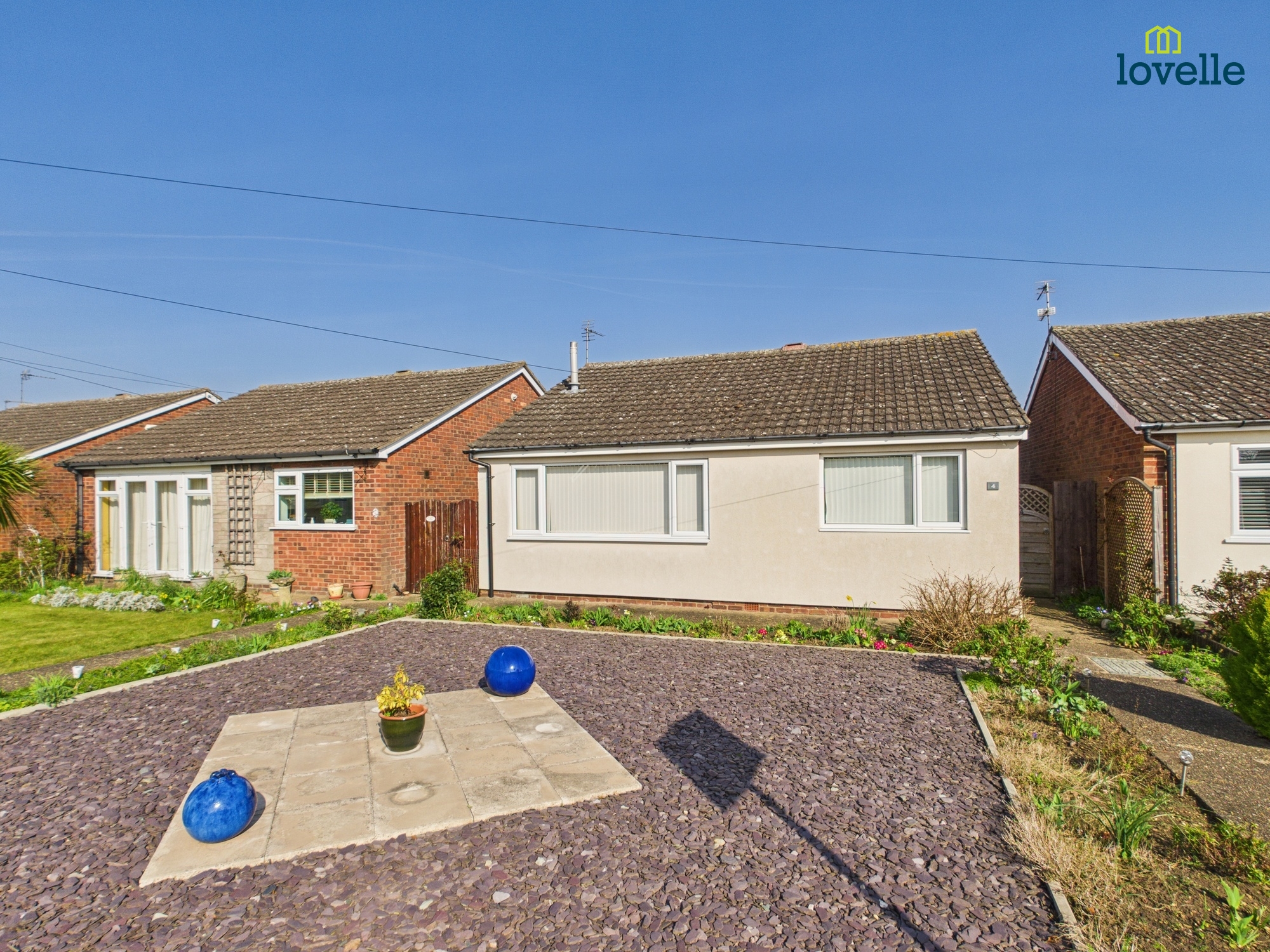 3 bedroom Detached bungalow For Sale