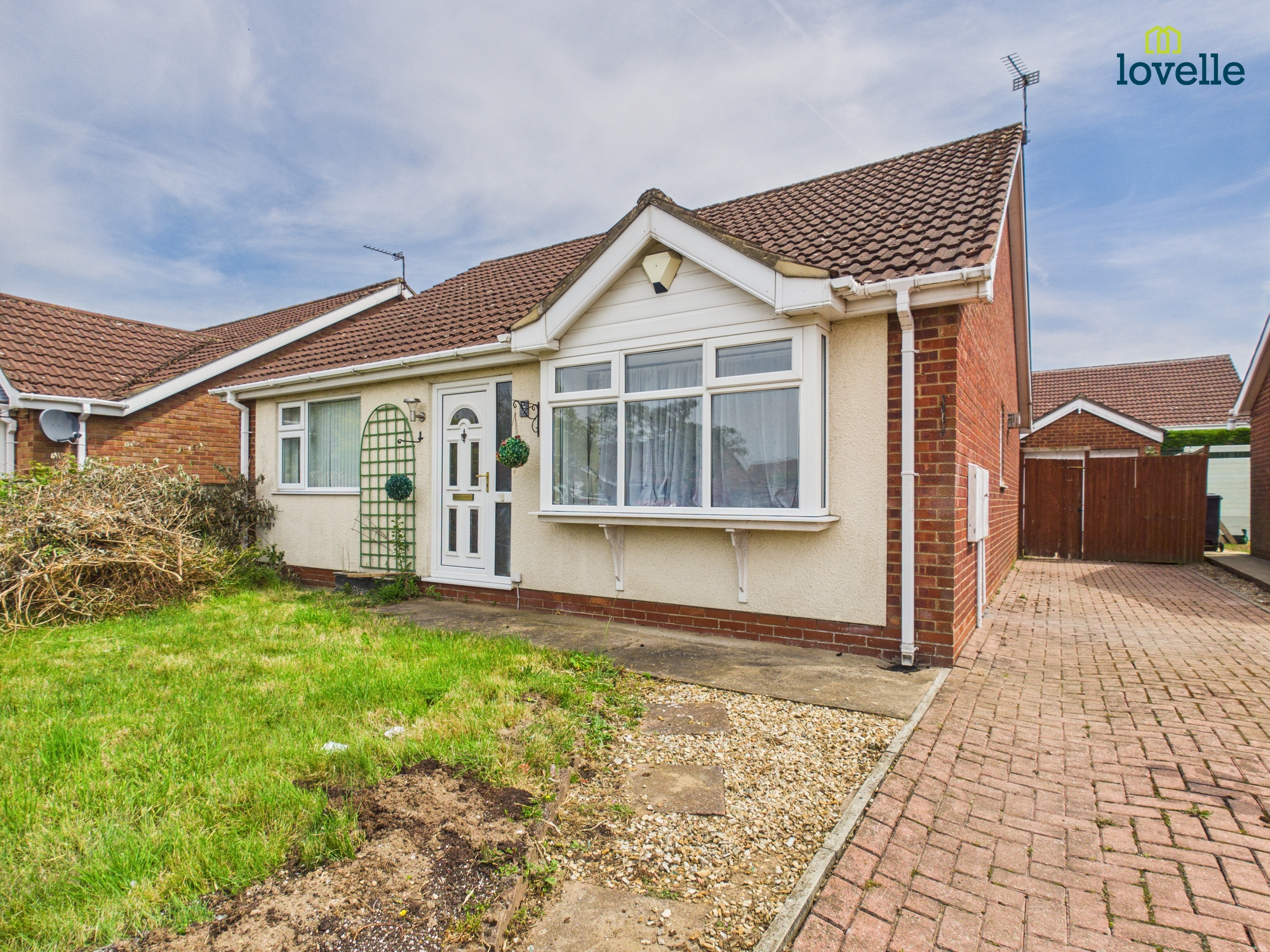 3 bedroom Detached bungalow For Sale