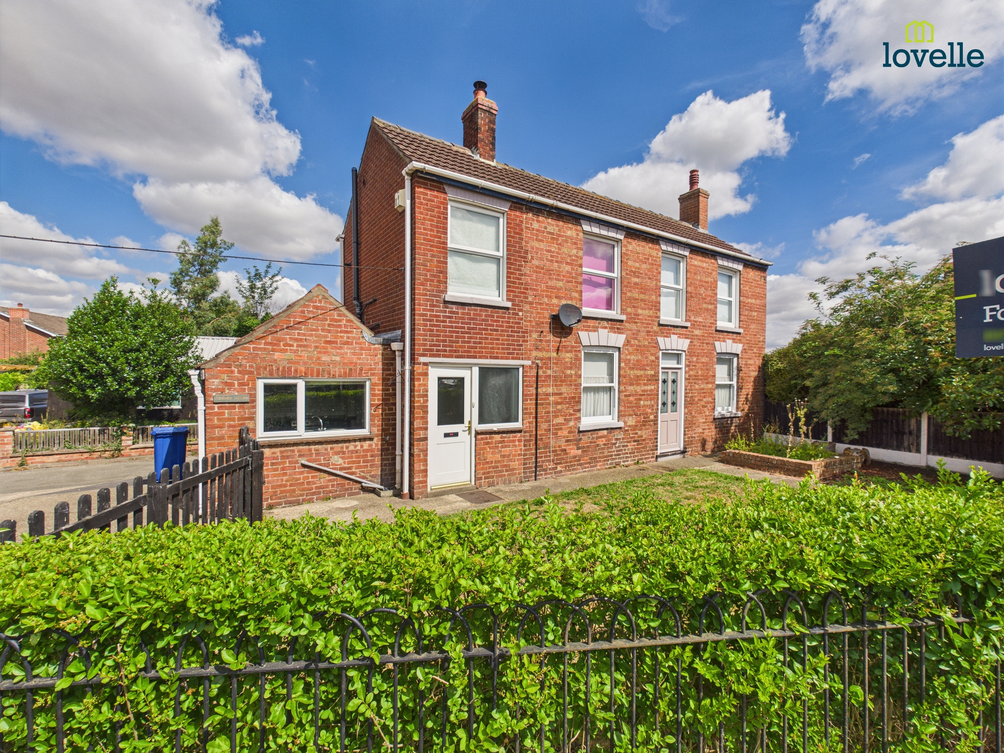 3 bedroom Detached house For Sale