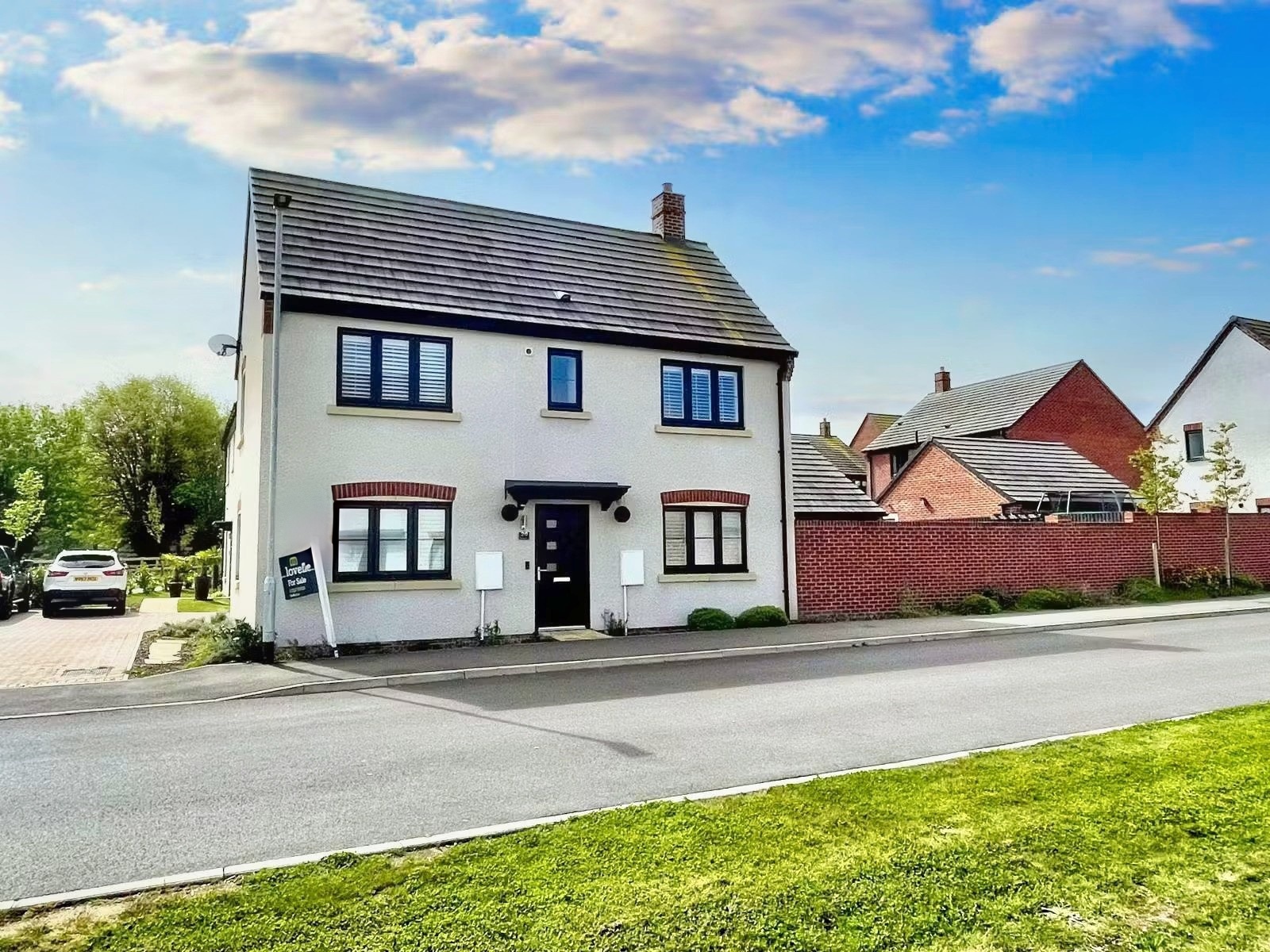 3 bedroom Detached house Under Offer