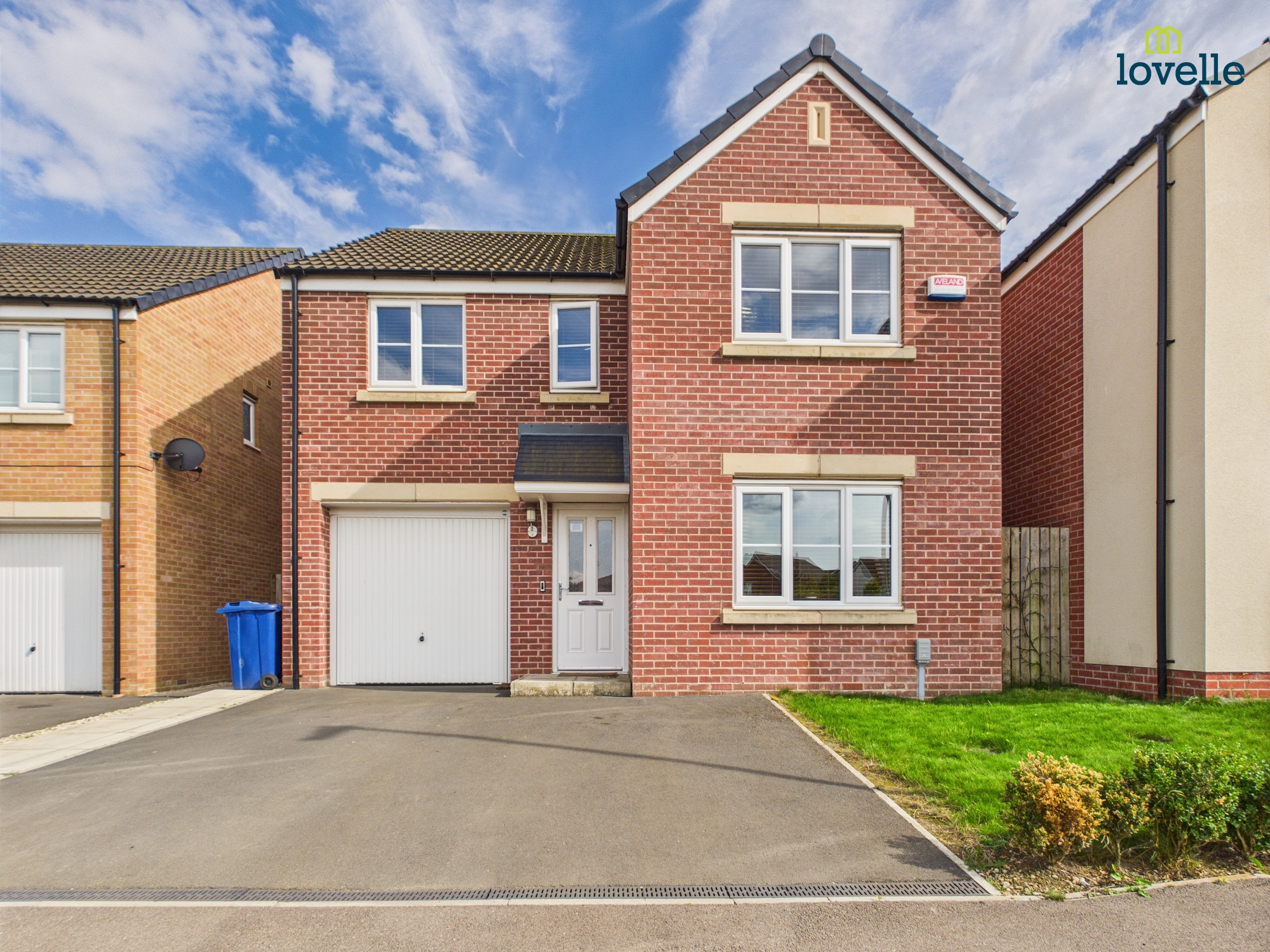 4 bedroom Detached house Under Offer